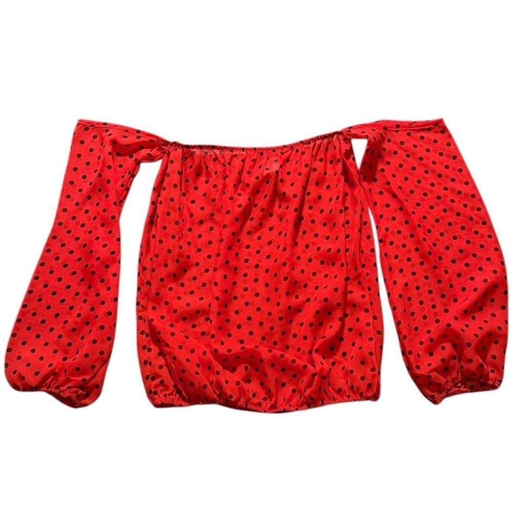 Serving major 🍒 retro coquette energy in this red off-the-shoulder beauty 💋
Lrg